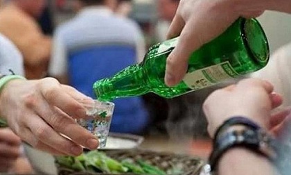 Ngăn bạn nhậu bỏ về, thanh niên bị đá vào vùng đầu, tử vong