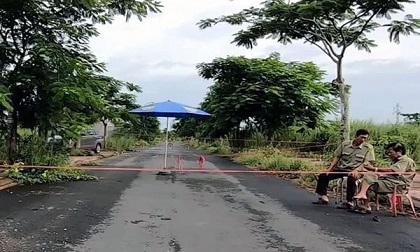 Nhân chứng vụ cô gái 19 tuổi tử vong trên ô tô của bạn trai: Mở cửa đưa nạn nhân xuống thì phát hiện máu chảy ra