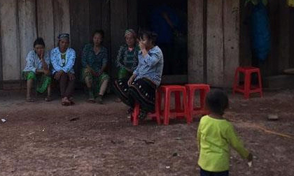 Bé gái 3 tuổi chết đuối dưới mương nước trước nhà