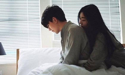 Đêm nào vợ cũng trang điểm đẹp đẽ đi làm, tôi nghi ngờ theo dõi rồi sững sờ khi thấy em đang oằn mình đẩy xe rác