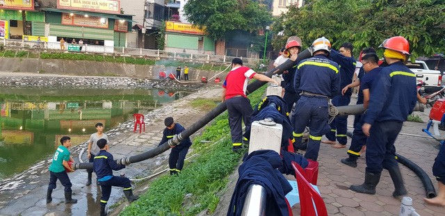 Chùm ảnh: Hiện trường tan hoang sau đám cháy lớn ở nhà máy phích nước Rạng Đông - Ảnh 2.