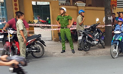 Người đàn ông bị chém gần đứt lìa cánh tay ở trung tâm Sài Gòn