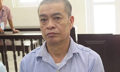 Mua xăng đốt nhà chủ cũ, gã thợ điện nước lĩnh án 8 năm tù