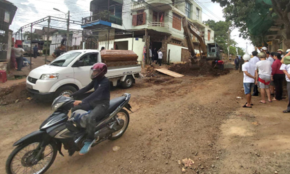 Trung tá công an ở Đắk Lắk bị xe ủi cán tử vong trước cửa nhà