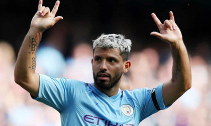 Aguero lập cú đúp, Man City vươn lên ngôi đầu Ngoại hạng Anh
