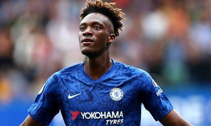 Abraham lập cú đúp, Chelsea vẫn bị cầm chân khó tin tại Stamford Bridge