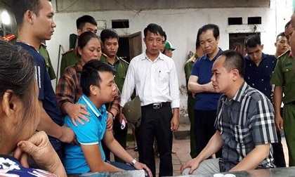 Vụ anh cầm dao thảm sát cả nhà em trai: Người đàn ông suy sụp khi mất đi cùng lúc 4 người thân, gia đình nghi phạm phải tạm sang nhà ngoại