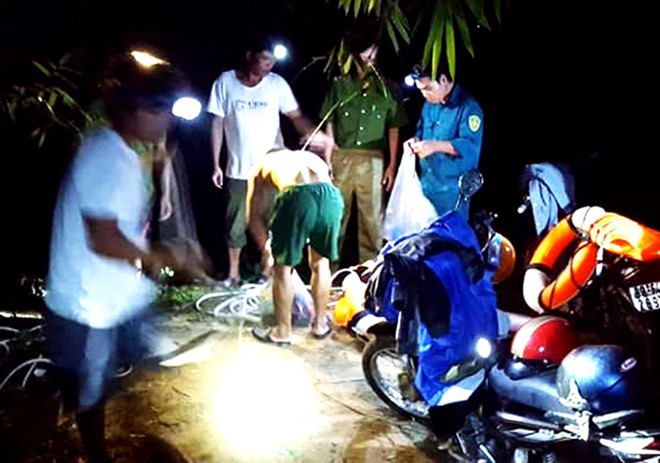 Hai nguoi bi duoi nuoc o Ho Tien hinh anh 1 