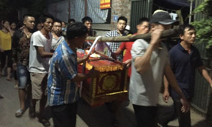 Đẫm nước mắt đám tang lặng lẽ tiễn biệt bé gái 14 tháng tuổi trong vụ án thảm sát gia đình em trai