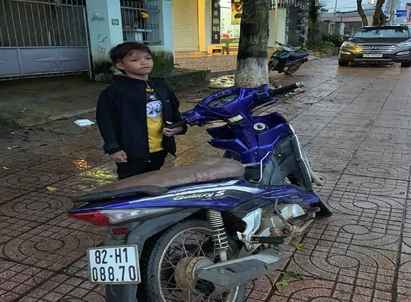 Trẻ 13 tuổi chạy xe máy gần 300km từ Kon Tum sang Đắk Lắk - 1