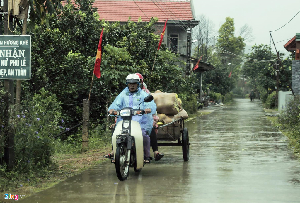 Nguoi dan om lon, lai may cay 'chay lu' hinh anh 18