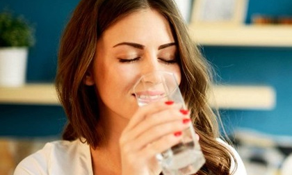 Uống nước kiểu này 'giết' thận nhanh khủng khiếp, nhiều người Việt làm hằng ngày