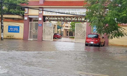Hàng trăm trường học tại Hà Tĩnh, Quảng Trị hoãn khai giảng do mưa lũ