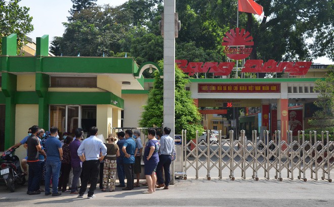 Dân kéo ra Công ty Rạng Đông đòi đối thoại sau thông tin 15,1 - 27,2kg thủy ngân đã phát tán ra môi trường