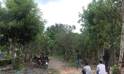 Kinh hãi phát hiện người đàn ông treo cổ bên bờ sông Sài Gòn