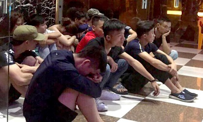 16 người phê ma túy leo nóc nhà trốn cảnh sát