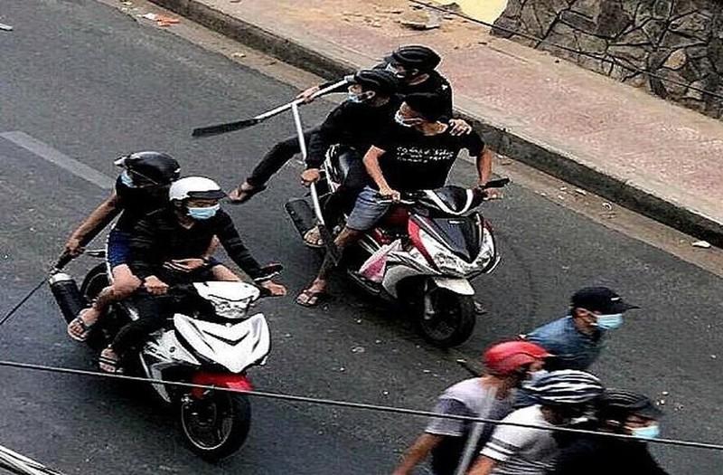 Nhóm thanh niên thực hiện hàng loạt vụ cướp bằng dao tự chế - 1