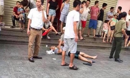 Nóng: Nổ lớn ở chung cư Linh Đàm, 4 người bị thương, một nạn nhân bị vật nhọn cắm vào cổ