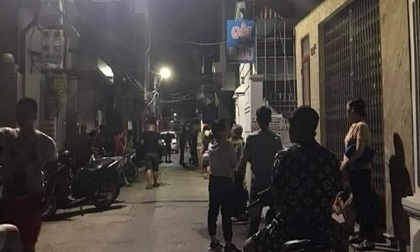 Một người bị đâm chết gục trong mâm cơm