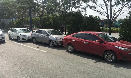 3 ô tô tông liên hoàn trên xa lộ Hà Nội