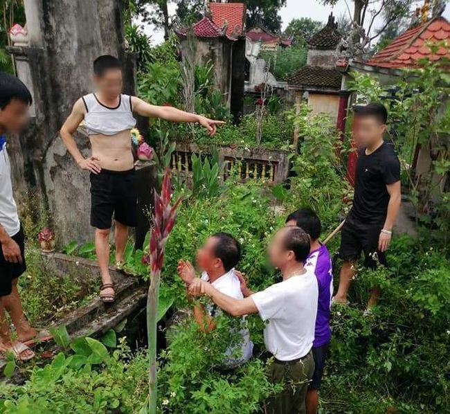 Bị người dân bao vây vì nghi ngờ là kẻ bắt cóc trẻ em, đối tượng khai gì?