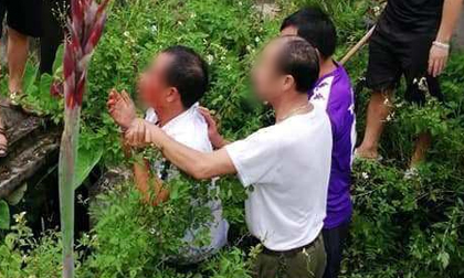 Bị người dân bao vây vì nghi ngờ là kẻ bắt cóc trẻ em, đối tượng khai gì?