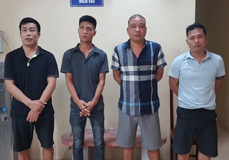 Bắt 'trùm' tín dụng đen cùng kho vũ khí thô sơ - ảnh 1