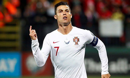 Ronaldo lập poker, Bồ Đào Nha 'nghiền nát' Lithuania