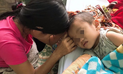 Chồng đốt vợ vì ghen, cả 2 tử vong, 3 con nhỏ bơ vơ