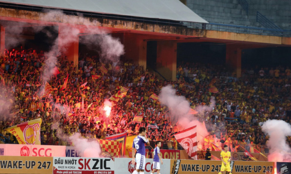 Hà Nội FC bị phạt tiền, treo sân hết mùa giải