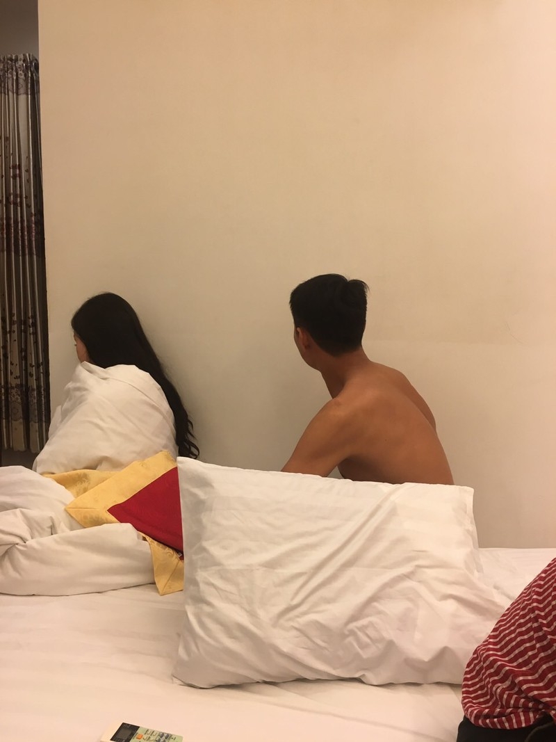 Bắt quả tang 2 bat qua tang 2 hot girl quan karaoke ban dam 4 trieu dongluot