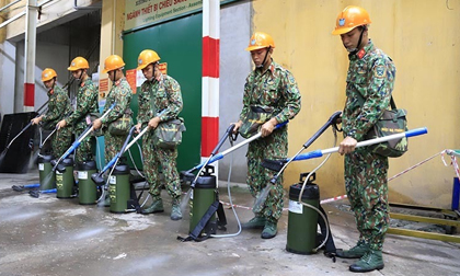 Rải gần 4 tấn hóa chất chống phát tán thủy ngân ra ngoài Rạng Đông