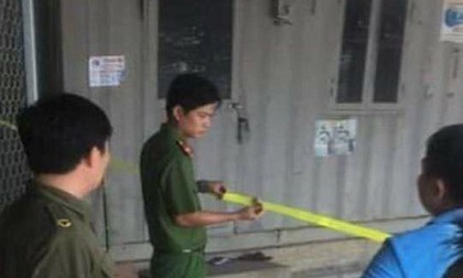 Ngửi thấy mùi khét, dân bàng hoàng phát hiện cặp vợ chồng bên trong container bốc cháy