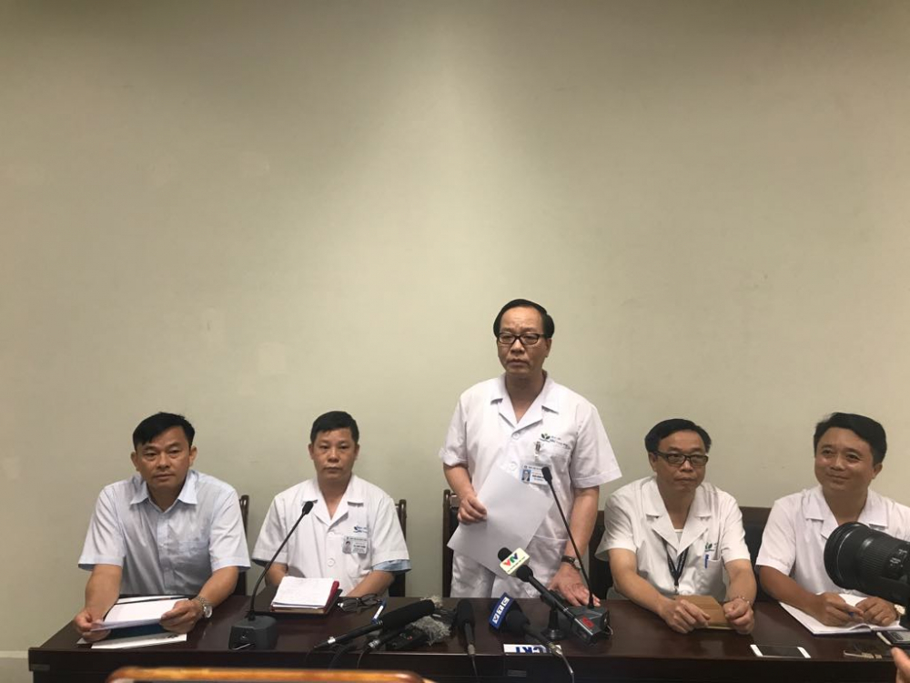 Bé trai 3 tuổi bị bỏ quên trên xe đưa đón đã hôn mê khi được đưa đến viện - 1