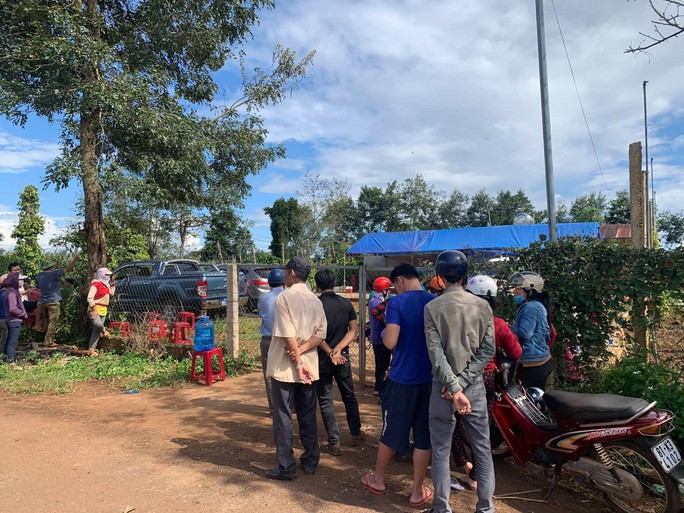 Phát hiện đôi vợ chồng chết bí ẩn trong nhà - Ảnh 1.