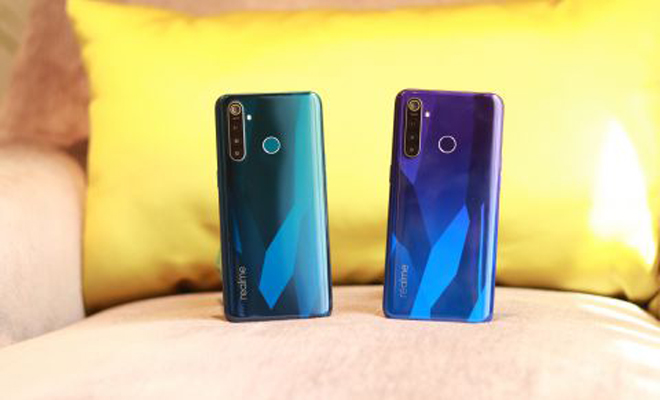 top smartphone co sac nhanh, gia “mem” hinh anh 1