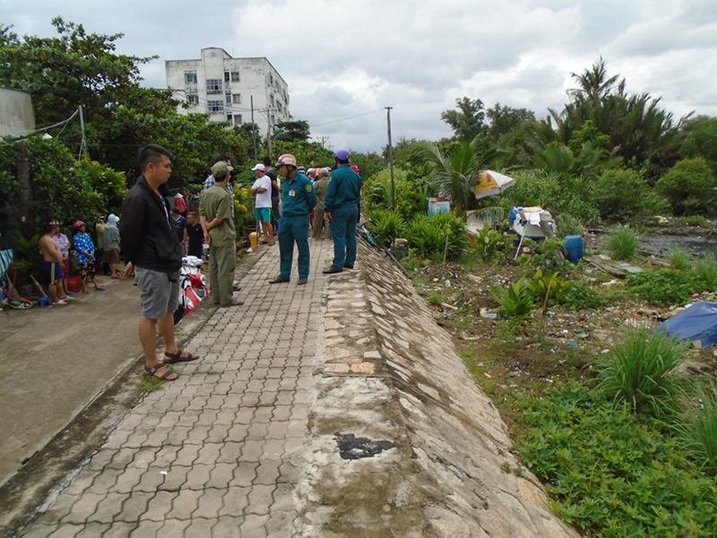 2 nghi pham trom cap bi dan truy duoi, nhay kenh chet duoi hinh anh 2