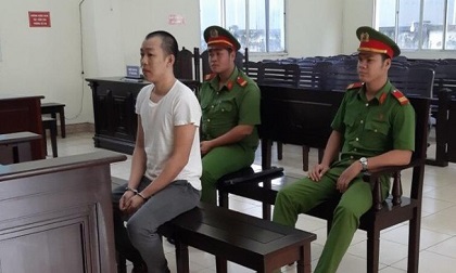 Bị nhắc nhở, tài xế xe tải cầm mã tấu truy sát bảo vệ đến chết