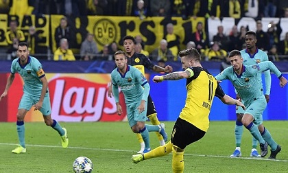 Marco Reus đá hỏng penalty, Dortmund hòa đáng tiếc Barca trong ngày Messi tái xuất