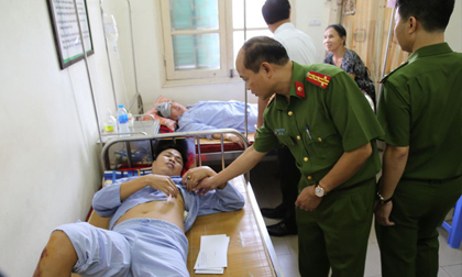 Hãi hùng lời kể của phó trưởng công an xã bị đối tượng ngáo đá khống chế vợ con, đâm bị thương