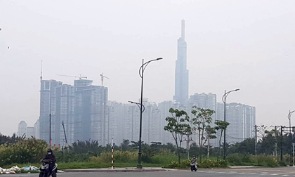 Xuất hiện sương mù dày ở TP.HCM, không khí ô nhiễm nặng