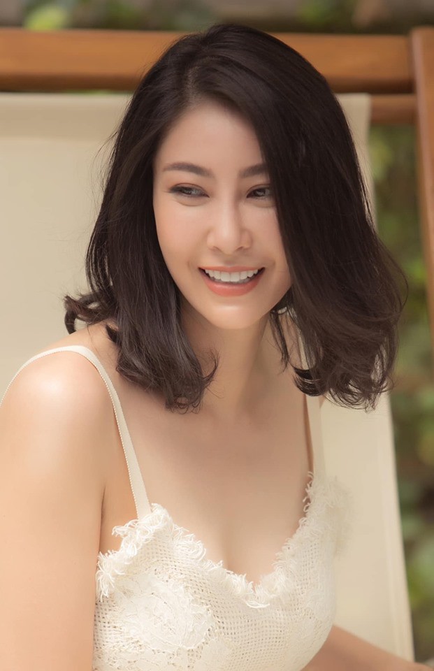 Hoa hậu có xuất thân khủng nhất Việt Nam: Cuộc đời long đong lận đận, trải qua sóng gió mới tìm thấy hạnh phúc - Ảnh 16. Hoa hậu có xuất thân khủng nhất Việt Nam: Cuộc đời long đong lận đận, trải qua sóng gió mới tìm thấy hạnh phúc - Ảnh 16.