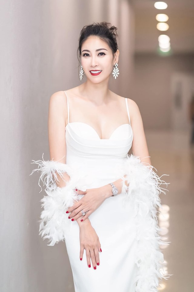 Hoa hậu có xuất thân khủng nhất Việt Nam: Cuộc đời long đong lận đận, trải qua sóng gió mới tìm thấy hạnh phúc - Ảnh 20. Hoa hậu có xuất thân khủng nhất Việt Nam: Cuộc đời long đong lận đận, trải qua sóng gió mới tìm thấy hạnh phúc - Ảnh 20.