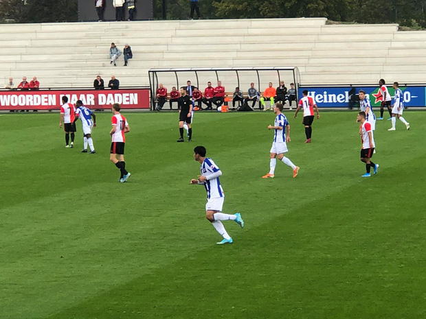 Đoàn Văn Hậu lần đầu đá chính cho SC Heerenveen ở đội dự bị, gây ấn tượng với pha cắt bóng 'chuẩn không cần chỉnh'