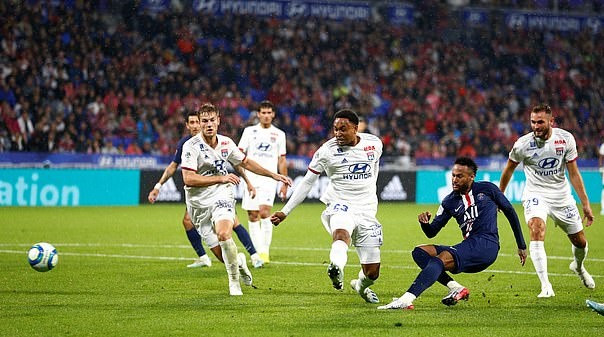 Bi CDV Lyon thoa ma, Neymar van co loi dap tra danh thep hinh anh 1 