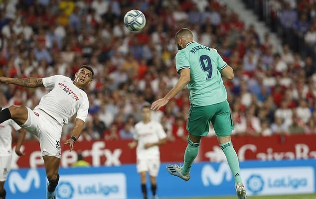 Benzema ruc sang dua Real Madrid len top dau La Liga hinh anh 2 