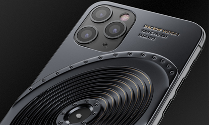 iPhone 11 Pro đính mảnh vỡ tàu vũ trụ và tàu Titanic, giá gần tỷ đồng