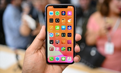 iPhone 11 'đối đầu' Galaxy S10: Ai mới là 'con quái vật' thực sự?