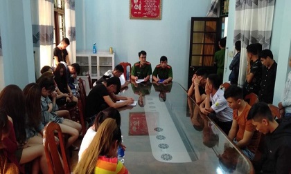 Đột kích quán karaoke, phát hiện hàng chục đối tượng phê ma tuý