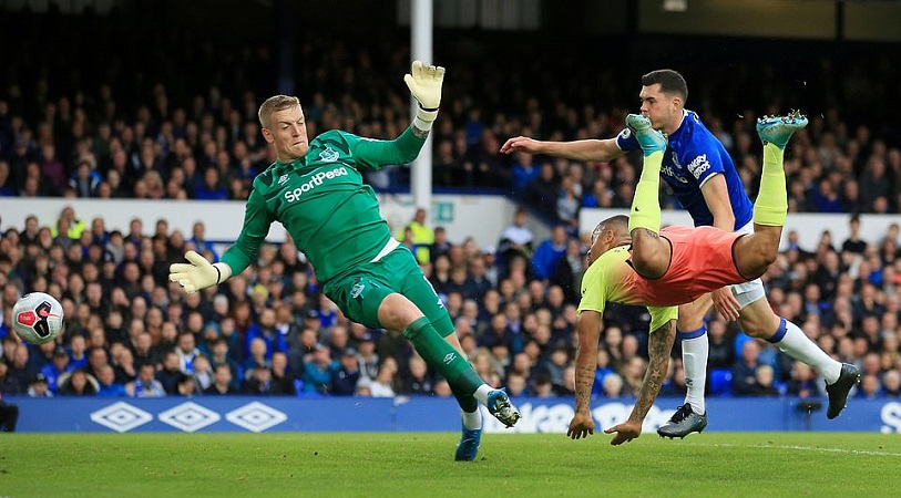 Đánh bại Everton, Man City tiếp tục đua song mã với Liverpool
